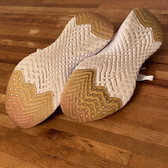 Nike Epic React Flyknit Woman's Size 7.5 White and Light Purple - Picture 9 of 10